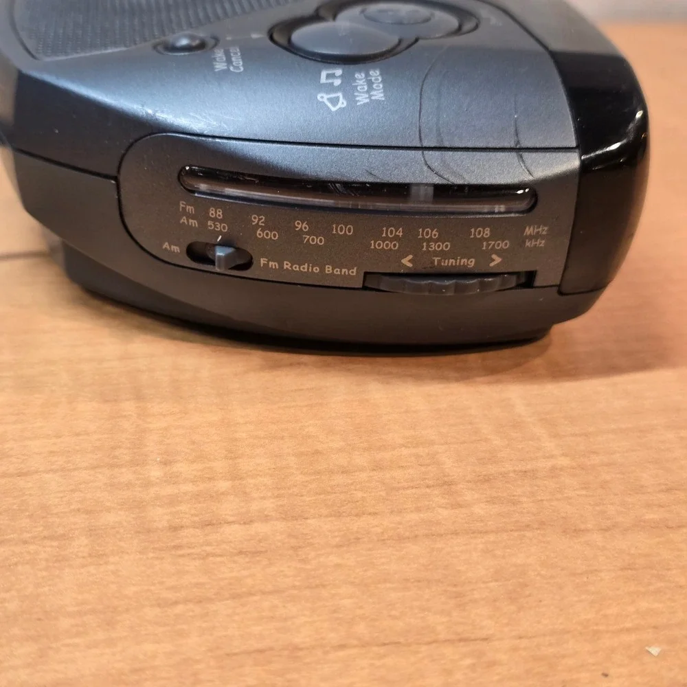 General Electric #7-4837C GE AM/FM Digital Alarm Clock Radio Green Light Display
